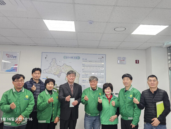 당진3동 새마을협의회·부녀회가 지역 내 취약계층을 위해 성금을 기부했다.