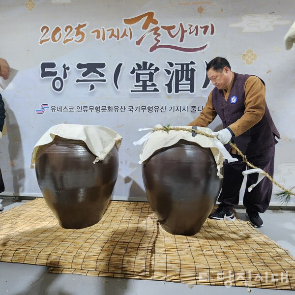 500년 역사를 자랑하는 기지시줄다리기 축제가 본격적인 막을 올렸다.