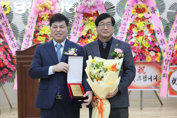 (왼쪽부터) 서동철 이임회장과 김은호 취임회장