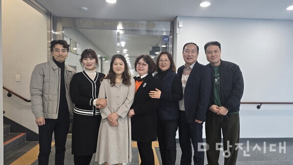 (왼쪽부터) 김종일, 김영은, 김영미, 이성우, 박은자, 김현태, 허상도 씨.