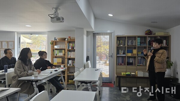 HJ교육연구소는 학부모를 대상으로 부모교육전문가 과정을 운영한다.