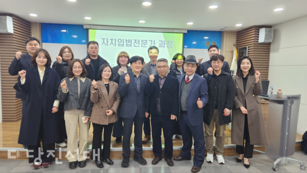 한서대학교 평생교육원이 서남권 최초로 ‘자치입법전문가 과정’을 개설하고, 지난 11일 연암도서관에서 개강식을 개최했다.