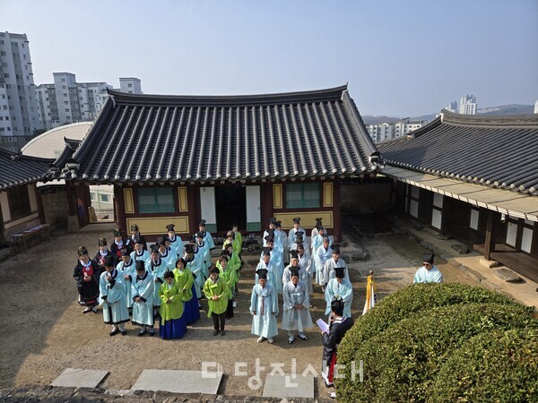 당진향교가 지난 9일 대성전에서 춘기석전제를 올렸다.