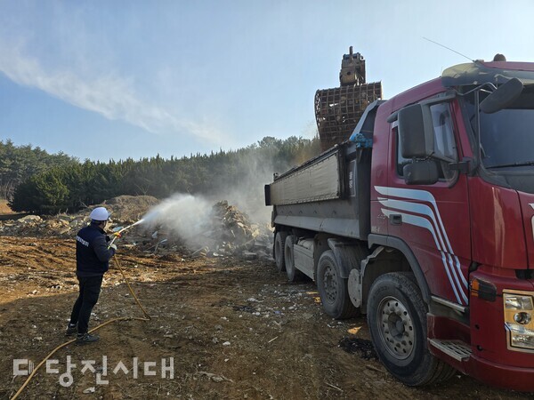 (유)대한청정환경이 폐기물을 처리하고 있다.