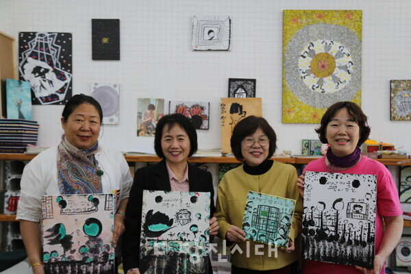 마그마숲과창 동료 (왼쪽부터) 홍정선, 홍재선, 박희경, 배상희 씨