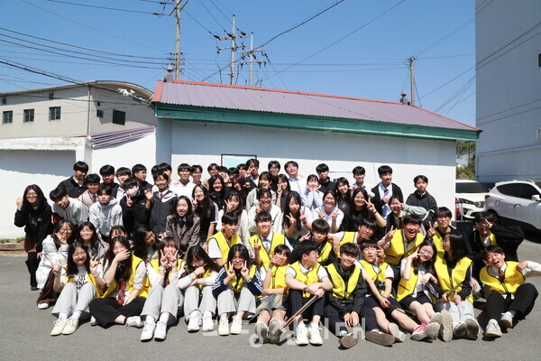 당진시지속가능발전협의회가 당진북부사회복지관과 함께 2025년 지구의 날을 기념하며 ‘지구 愛’ 실천활동 행사를 지난달 30일 진행했다.