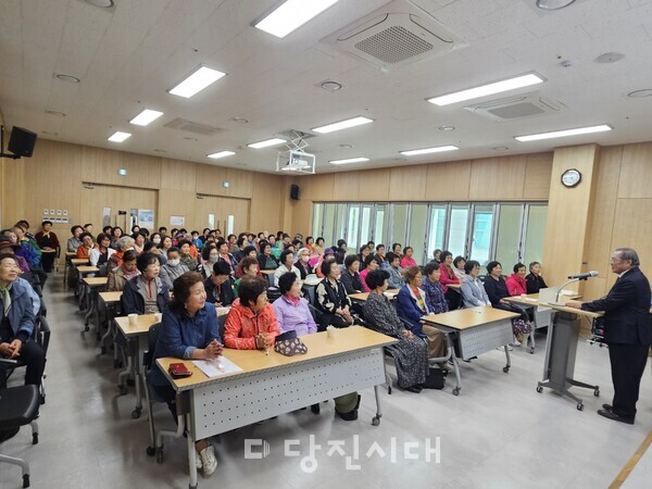대한노인회 당진시지회가 2025년 노인 일자리 및 사회활동 지원사업 참여자에게 안전교육을 실시했다.