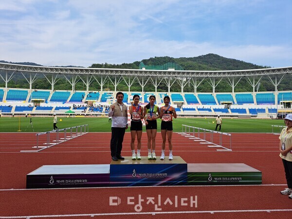 김연후 학생(원당중1, 왼쪽에서 세번째)이 육상 400m에서 금메달을 획득했다.