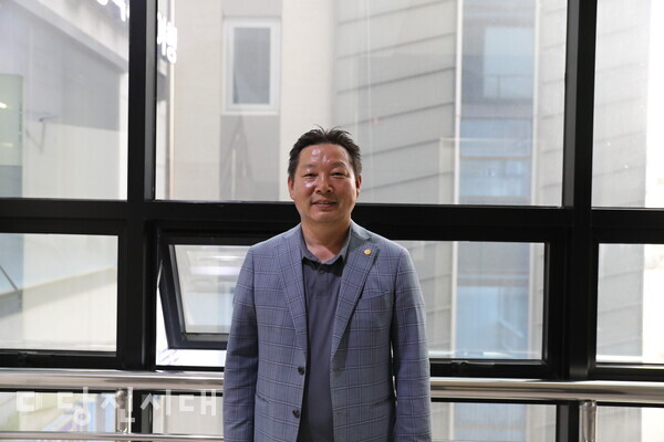 (사)당진지역사회연구소가 제47대 정기총회를 개최하고, 최태석 현 부소장을 차기 소장으로 지난달 22 일 연구소 사무실에서 선출했다.