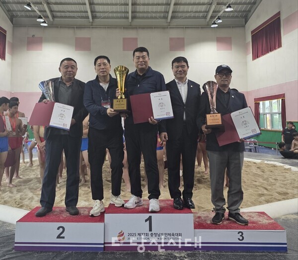 (가운데)이승우 씨름협회장