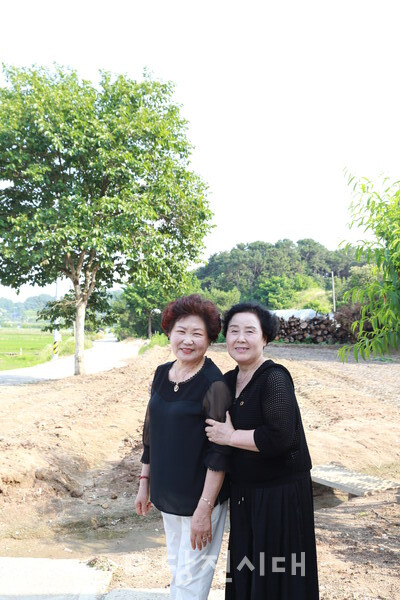 (왼쪽부터) 조남숙 지회장과 한효자 총무
