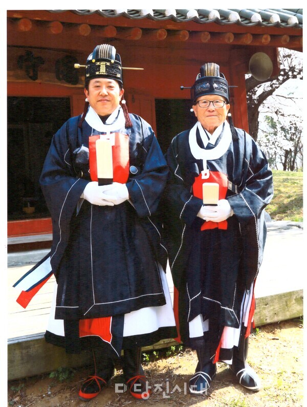 당제 후 안본환 이수자와 구자동 보유자