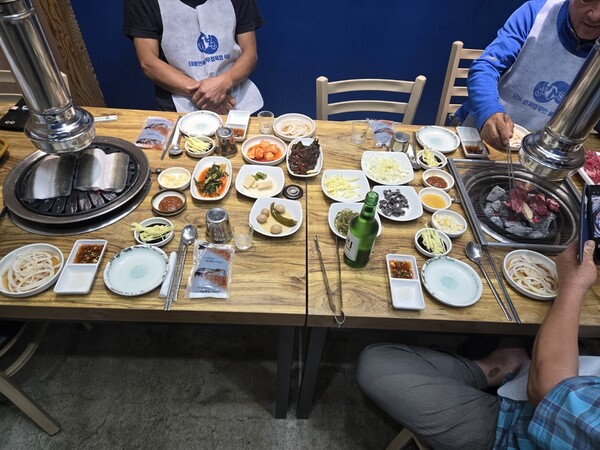 태봉면옥에서는 대호만 자연산 민물장어와 한우 등을 맛볼 수 있다.