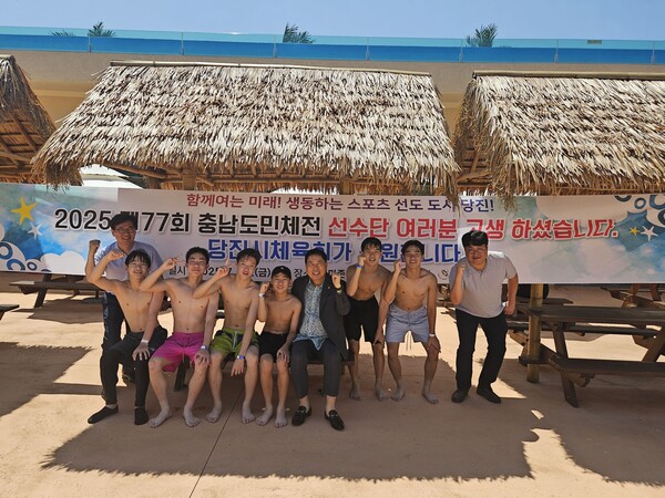 당진시체육회가 지난 11일 신평에 있는 아마존 아쿠아파크에서 사기진작 행사를 실시했다.