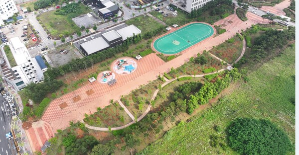 당진시가 2025년 산업단지 기후대기 도시숲 조성사업의 일환으로 석문산단과 송산2일반산단에 도시숲 조성을 완료했다.