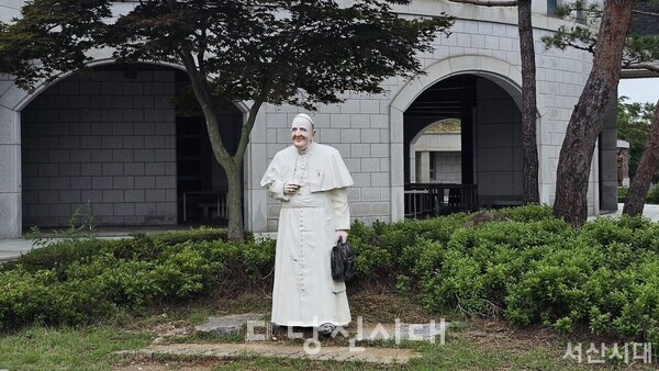 프란치스코 교황 동상