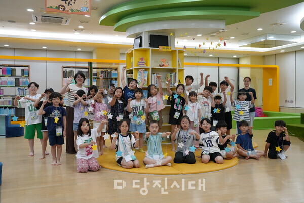 당진시립중앙도서관이 지난 8일 심야 독서 프로그램 ‘불독’을 진행했다.
