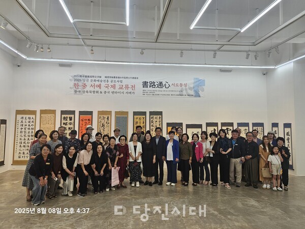 상록묵향회가 지난 8일부터 14일까지 당진문예의전당에서 중국과의 교류전 ‘서로통심’ 전을 개최했다. 전시는 다음 달 3일까지 상록묵향회에서도 이어진다.