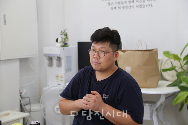 폭우로 심각한 피해 본 동백떡방앗간의 서동민 씨