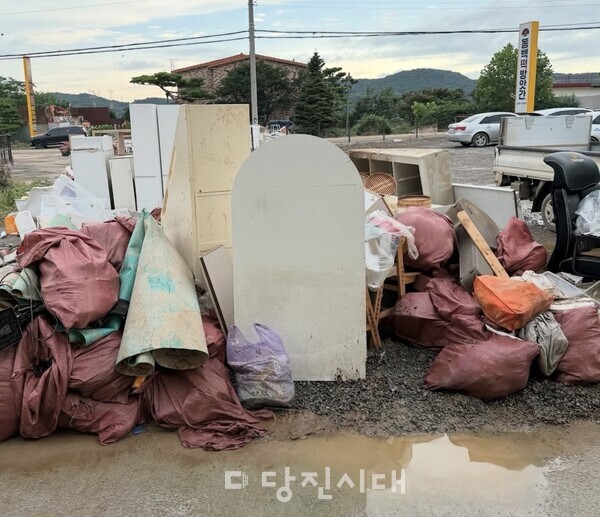 침수피해로 쓸 수 없게 된 가구들