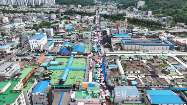 50여 년의 역사 속으로…철거 앞둔 당진전통시장