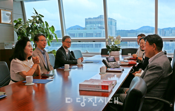 정은영 당진교육지원청 교육장이 지난 1일 당진소방서·당진시청·당진시의회·당진경찰서를 차례로 방문했다.