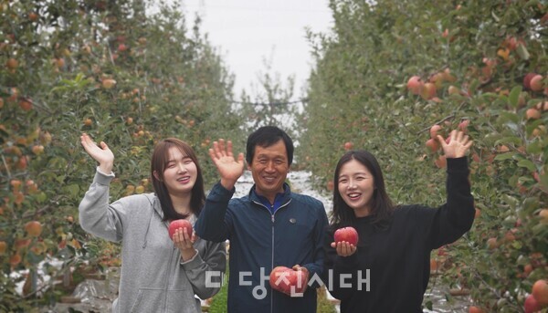 (왼쪽부터) 막내동생 성은서 씨, 아버지 성범환 씨와 성은영 씨