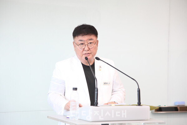 지난 3일 국민의힘 심의수 의원이 의회 원내대표 선출을 두고 불거진 문제에 대해 정용선 당협위원장의 개입과 그동안의 문제에 대해 밝히는 기자회견을 개최했다
