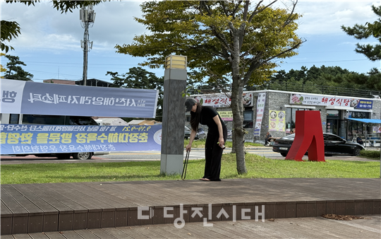행사 기간 동안 세한대학교 세한봉사단 학생 20여 명이 행사 기간 발생한 각종 쓰레기와 해안가 폐기물을 수거했다.
