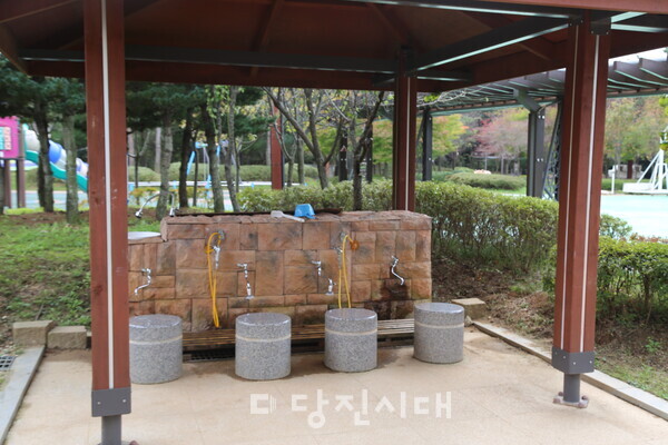 계림공원 맨발산책로 세족장