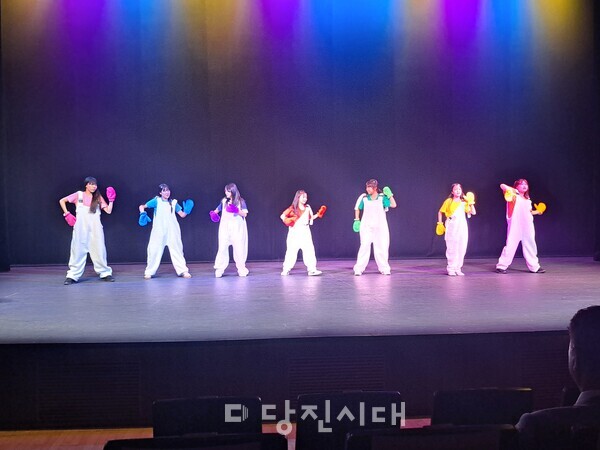 당진교육지원청이 ‘2025학년도 제2회 교육장배 여학생 Dance Festa 경연대회’를 지난 28일 당진문예의전당 소공연장에서 개최했다.