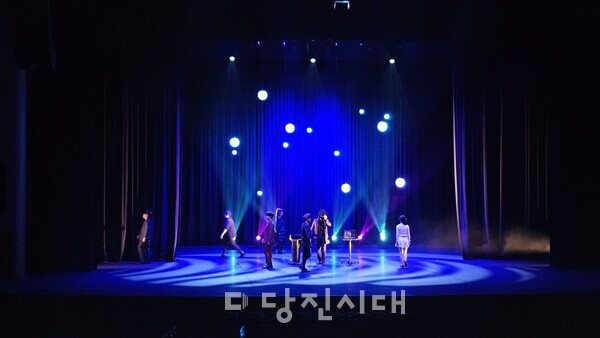 지난 8일 키즈 스테이지 공연 ‘매직 콘서트 ’가 당진문예의전당 대공연장에서 열렸다.