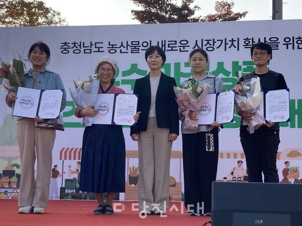 왼쪽에서 네번째가 김지현 대표
