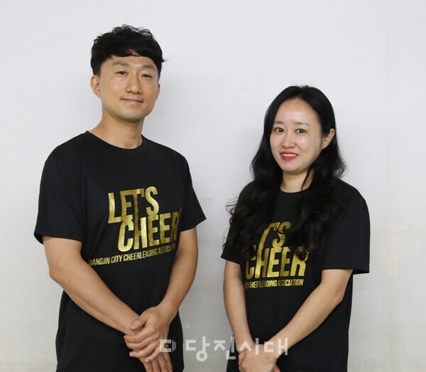 왼쪽부터 박환호 부회장과 지현정 회장