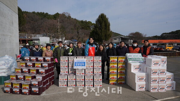 지난 2일 사단법인 해피업 사회복지회가 사랑의 김장 나눔을 진행했다.