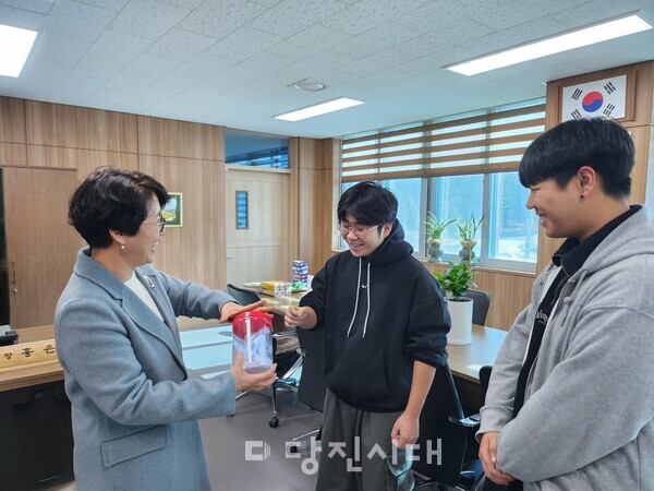 지난달 24일부터 지난 1일까지 수청중에서 ‘교장샘이 쏜다! 홍퀴즈 온 더 블록’이 진행됐다.