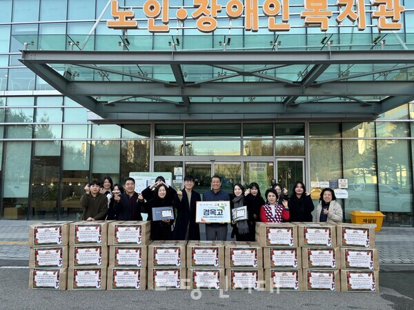 든든한의원이 경옥고 400박스를 당진시노인복지관에 전달했다.