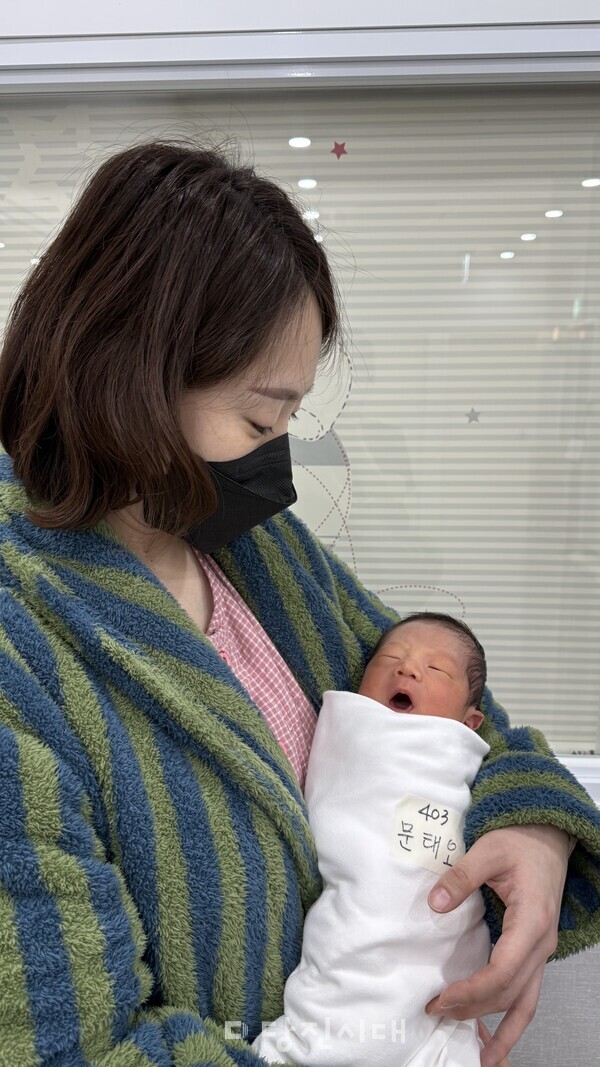 어머니 서채이 씨와 문태오 군