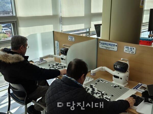 당진시노인복지관이 디지털체험존을 운영하고 있다.