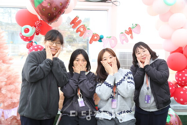 ‘버스타GO, 출발하GO’ 프로그램을 진행하는 양은혜 심리치료사, 유진아 작업치료사, 박고은 언어재활치료사, 임윤채 물리치료사
