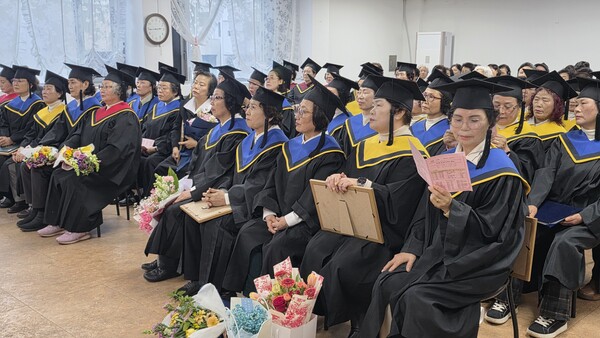 제15회 해나루시민학교 졸업식이 지난달 24일 열렸다.