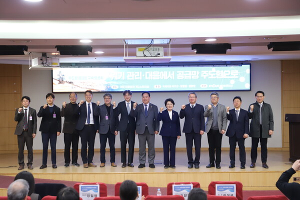 국회 농림축산식품해양수산위원회 어기구 위원장이 농업 브랜딩 법제화와 영농형 태양광 소득 모델, 핵심광물 공급망 전략 등 현안을 다루며 행보를 이어갔다.