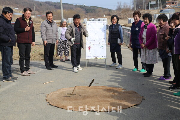 송악읍 가교2리가 척사대회를 개최했다.