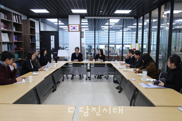 지난 17일 당진시대 신문사 회의실에서 편집자문위원회 회의가 열렸다.