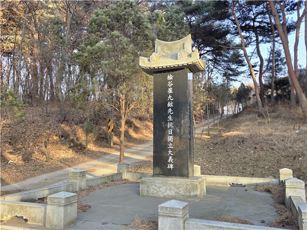 유곡최구현선생항일독립대의비(송산면 부곡리 선영 입구)