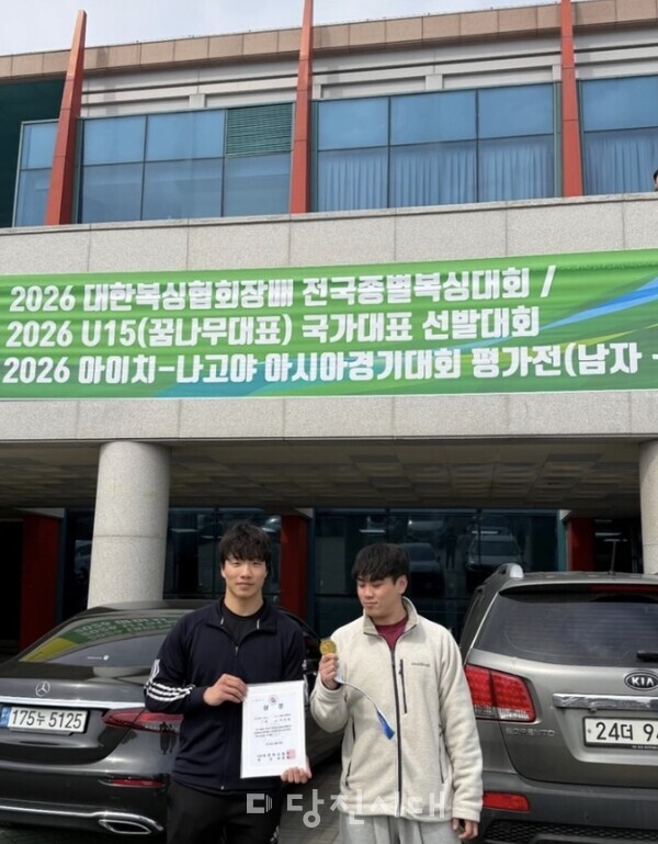 박세훈 선수(왼쪽)가 ‘2026 대한복싱협회장배 전국종별복싱대회’에서 우승을 차지했다.