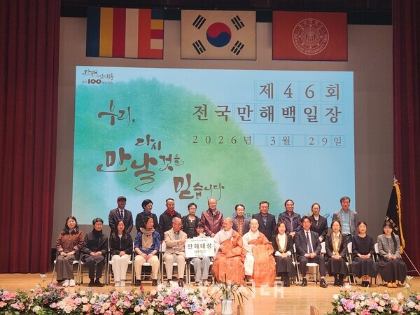 임하율 학생이 지난달 29일 전국만해백일장에서 만해대상을 수상했다.