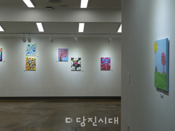 문화공감터에서 청소년 작가전이 진행되고 있다.