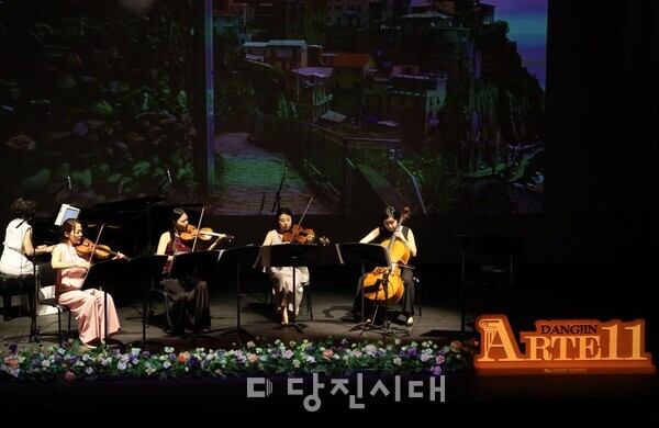 당진문예의전당 소공연장에서는 4월 콘서트 ‘이금희의 더불어 살며 헤아리며Ⅱ’가 열렸다.