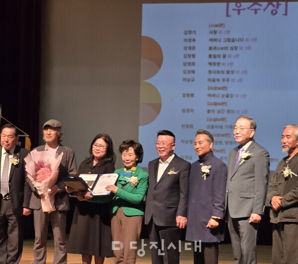 출향인 인정희 작가가 제16회 신춘문예 샘문학상 소설부문 우수상을 받았다